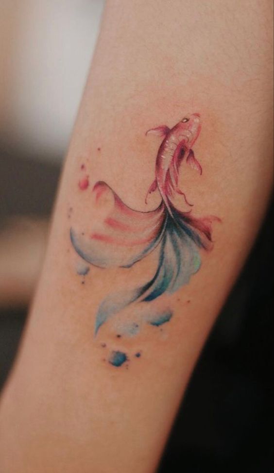 mẫu tattoo cẳng tay cá chép nét vẽ mềm mại