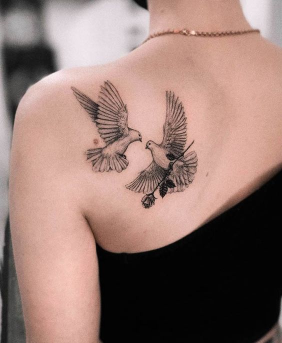 mẫu tattoo cặp chim cực đẹp ở lưng