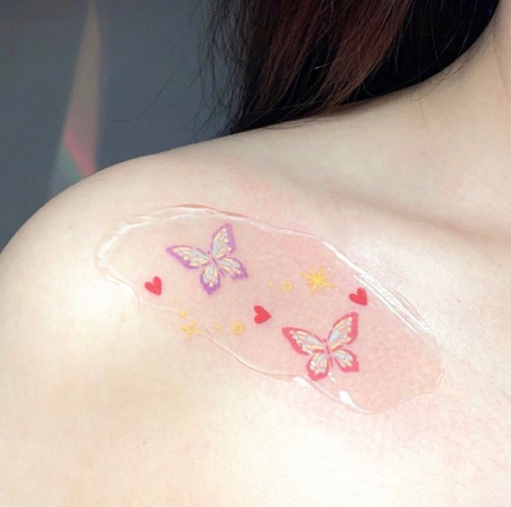 mẫu tattoo con bướm cho nữ trên vai