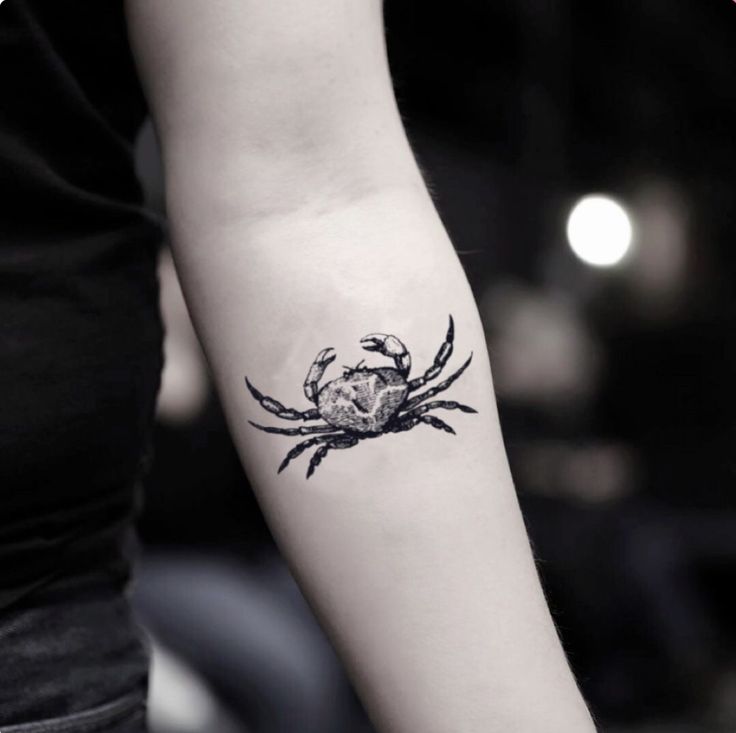 mẫu tattoo con cua cho nữ cực ngầu