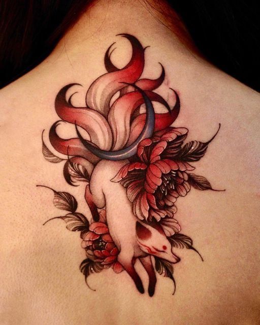 mẫu tattoo cửu vĩ hồ nổi bật trên lưng