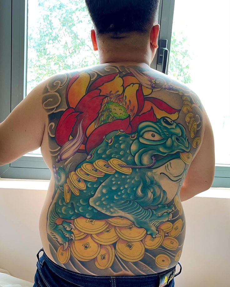 mẫu tattoo ếch thần tài full lưng