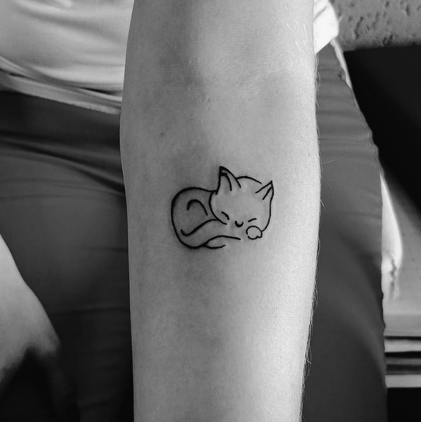 mẫu tattoo mèo ở tay cực dễ thương