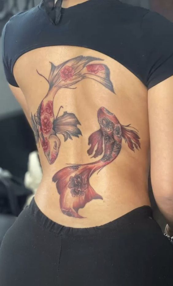 phong cách tattoo kín lưng mẫu cá chép độc đáo