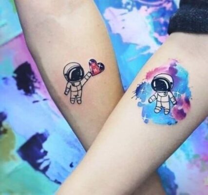 rủ ngay bạn thân cùng tattoo mẫu phi hành gia mini