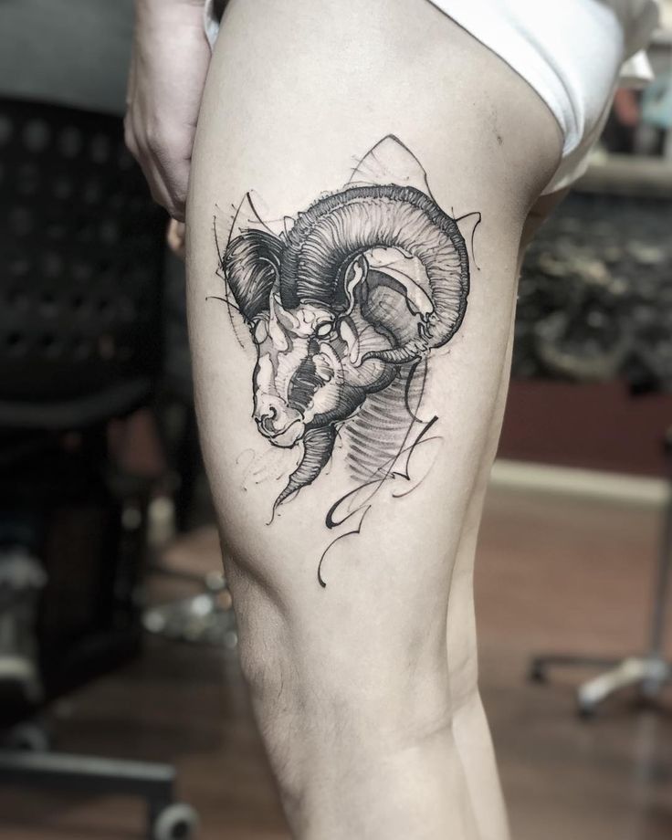 sáng tạo với mẫu tattoo đầu dê trên đùi