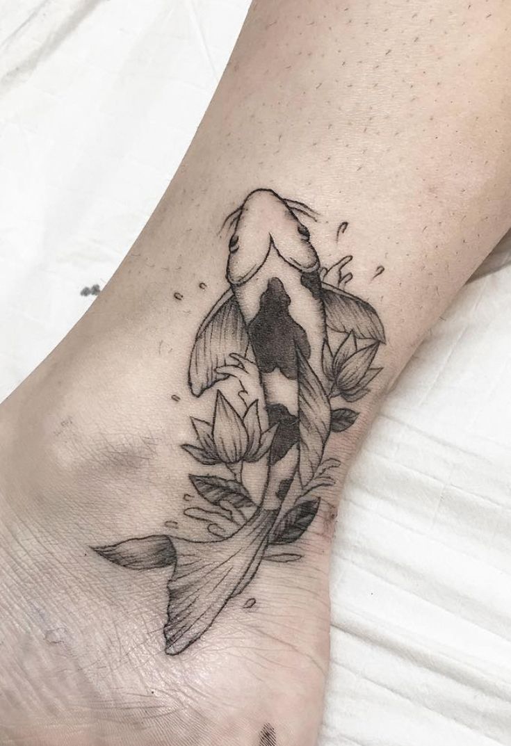 tattoo cá koi ở cổ chân cực chiến