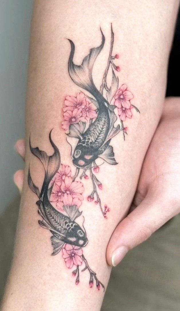 tattoo cặp cá cảnh cực nghệ ở tay