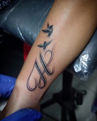 tattoo chữ h cực đẹp ở cẳng tay