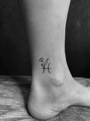 tattoo chữ h ở cổ chân độc đáo