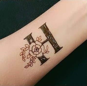 tattoo chữ h với bông hoa siêu đẹp