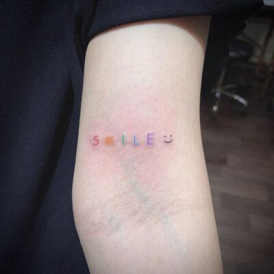 tattoo chữ smile cực đơn giản và dễ thương