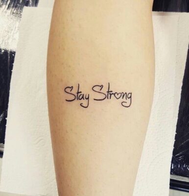 tattoo chữ strong ở cẳng tay