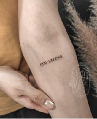 tattoo chữ strong mini siêu đẹp