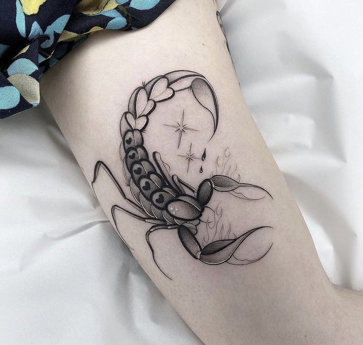 tattoo con bọ cạp lấp lánh