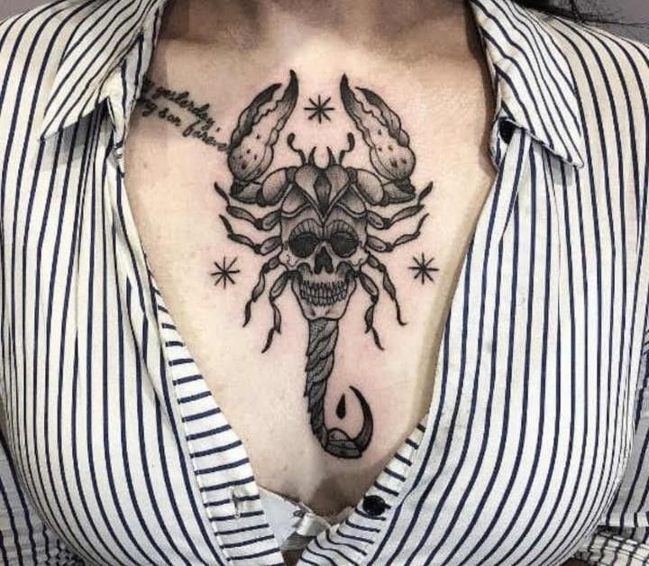 tattoo con bọ cạp trước ngực cực chất