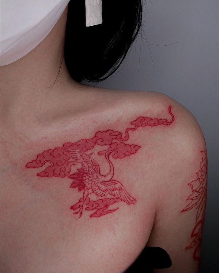 tattoo con hạc mực đỏ cực đẹp