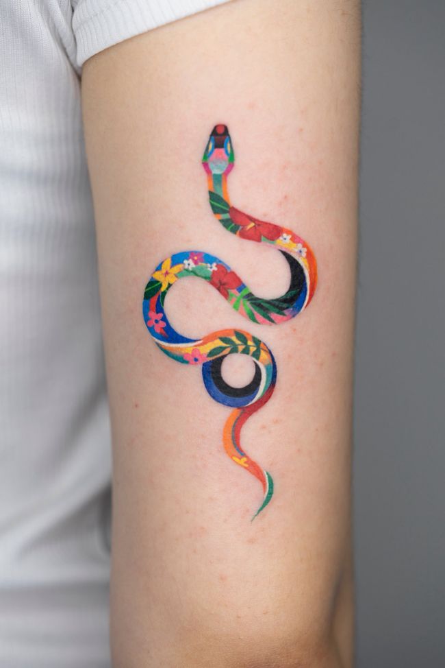 tattoo con rắn đầy màu sắc đẹp