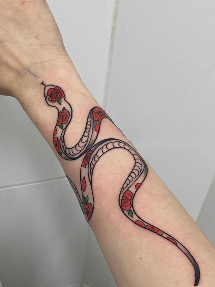 tattoo con rắn ở cẳng tay cực nghệ