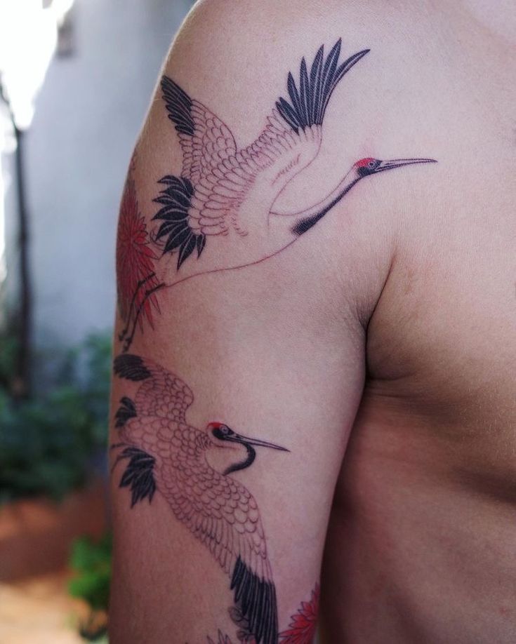 tattoo đôi hạc đang bay ở tay