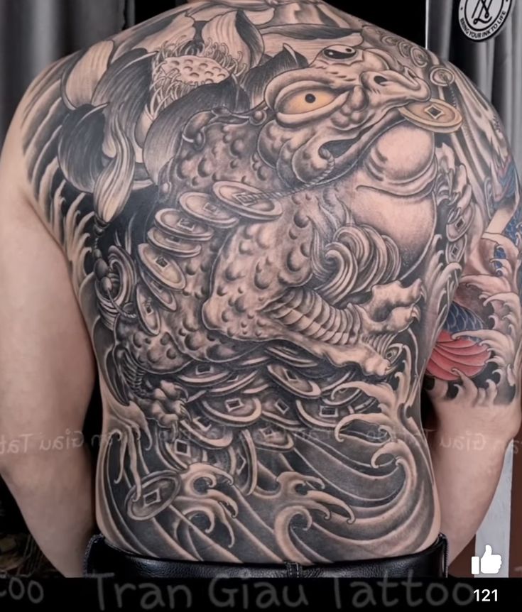 tattoo full lưng hình con ếch cực chiến