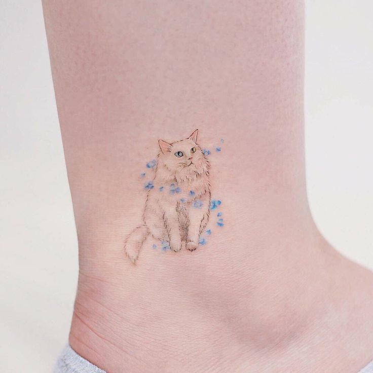 thể hiện sự nữ tính và đáng yêu với mẫu tattoo ở cổ chân