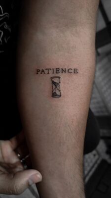 xu hướng xăm chữ patience của giới trẻ