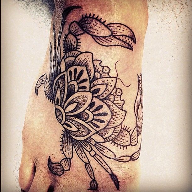 ý tưởng tattoo con cua kết hợp hoa văn