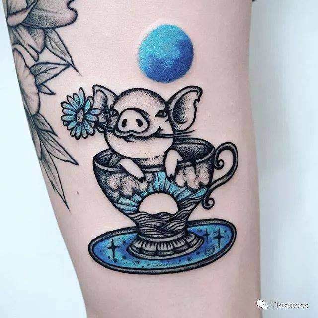 ý tưởng tattoo heo độc đáo trên chân